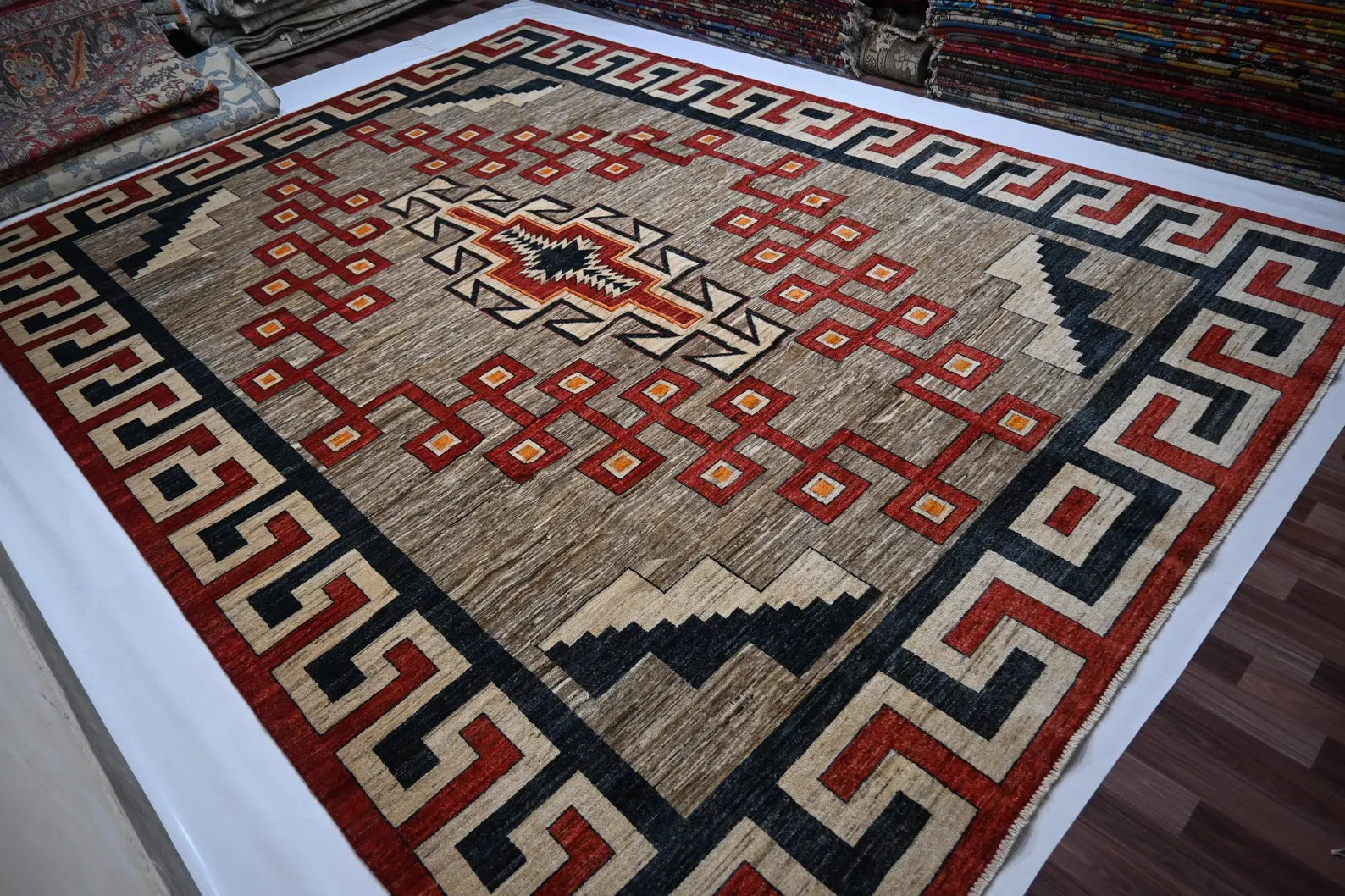 Varros 9’0” × 12’2”