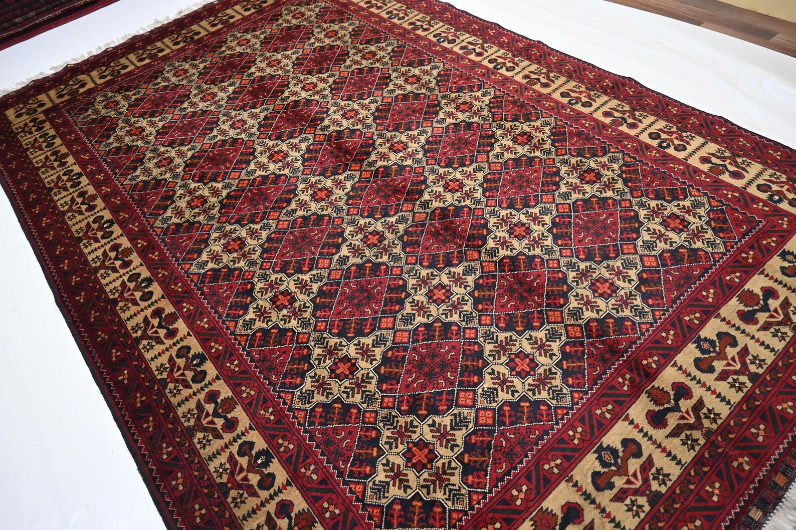 Zarven  6’6” × 10’3”