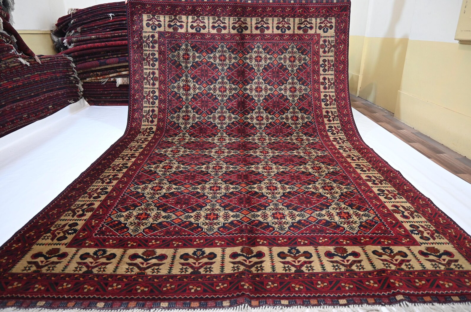 Zarven  6’6” × 10’3”