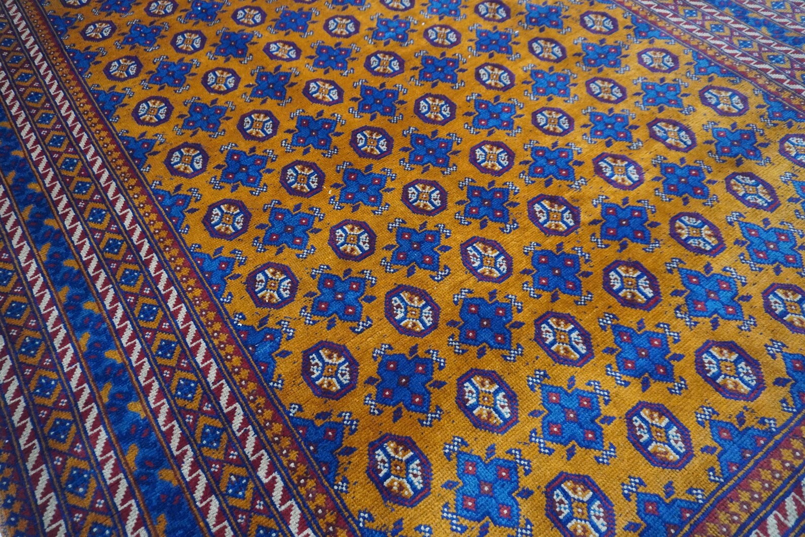 Zarvan 6'8" × 9'11"