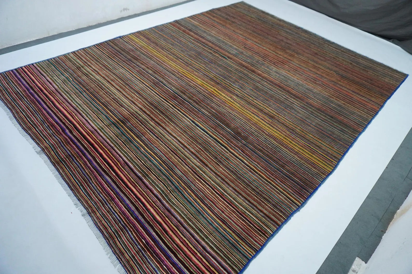 Lineora  8'6" × 11'4"