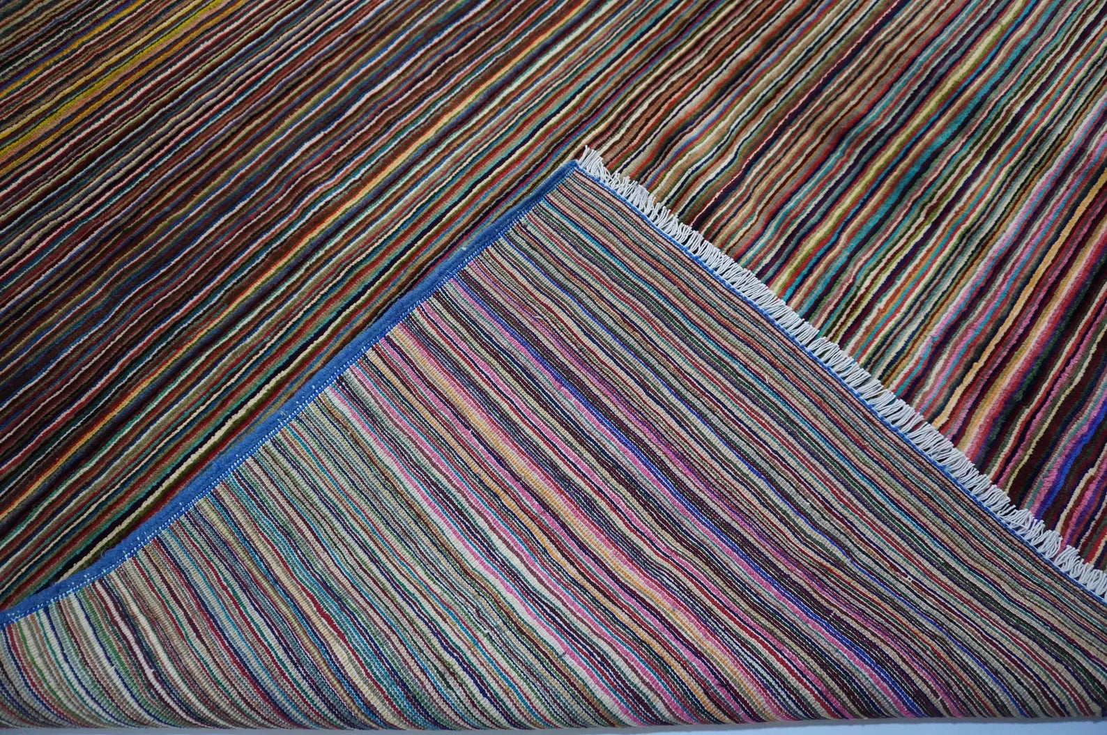 Lineora  8'6" × 11'4"