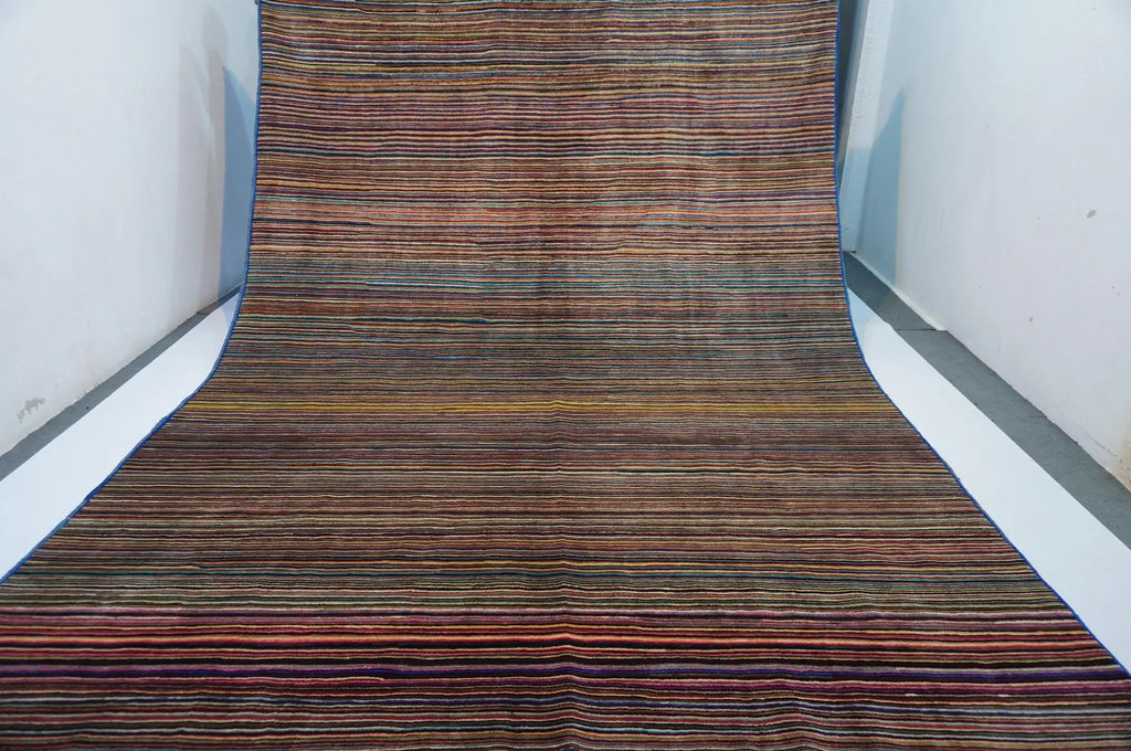 Lineora  8'6" × 11'4"