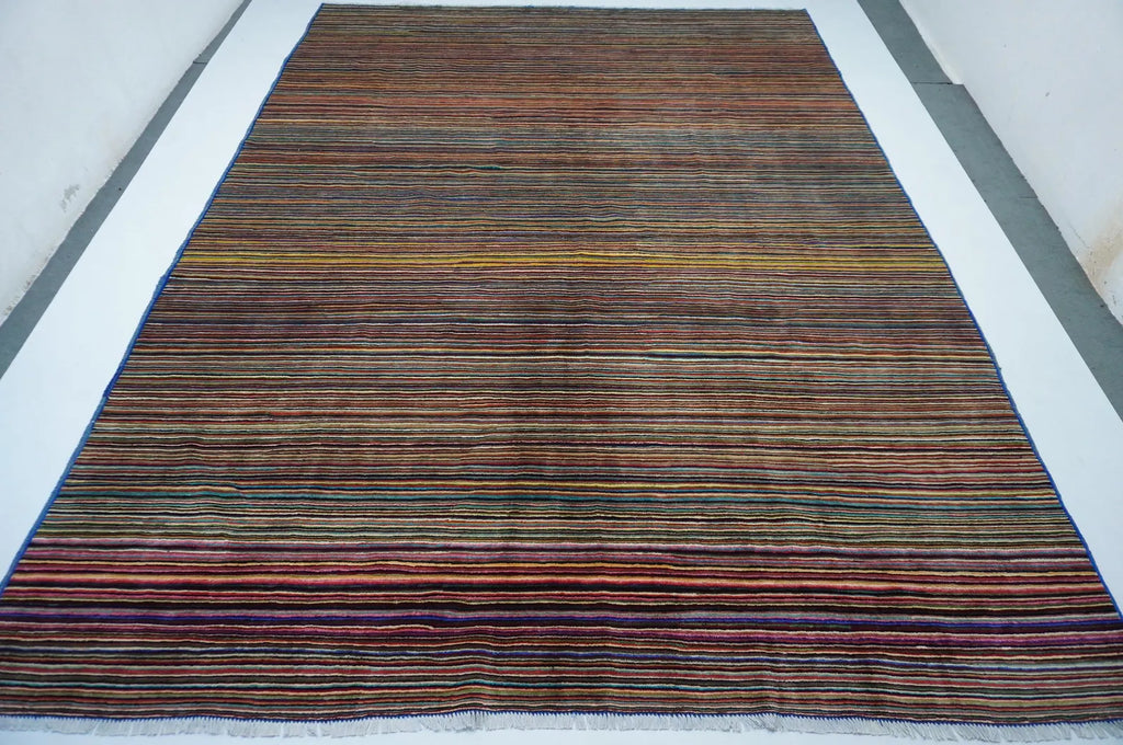 Lineora  8'6" × 11'4"