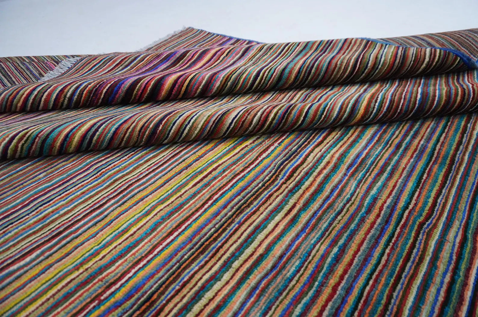 Lineora  8'6" × 11'4"