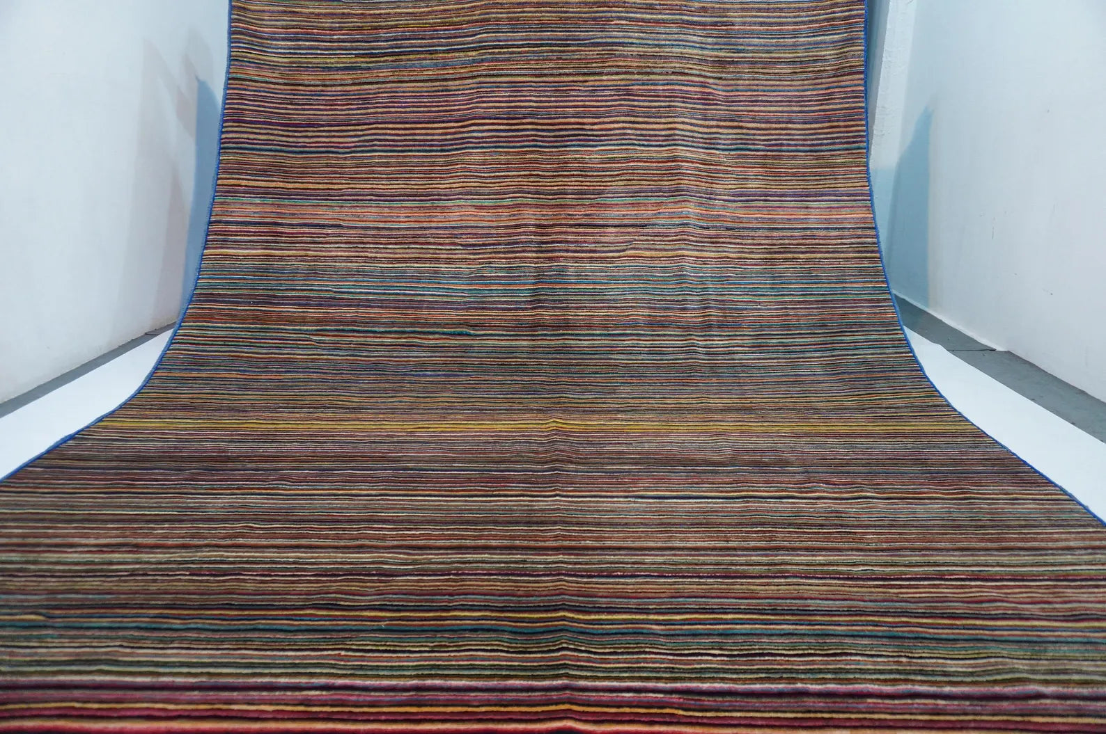 Lineora  8'6" × 11'4"