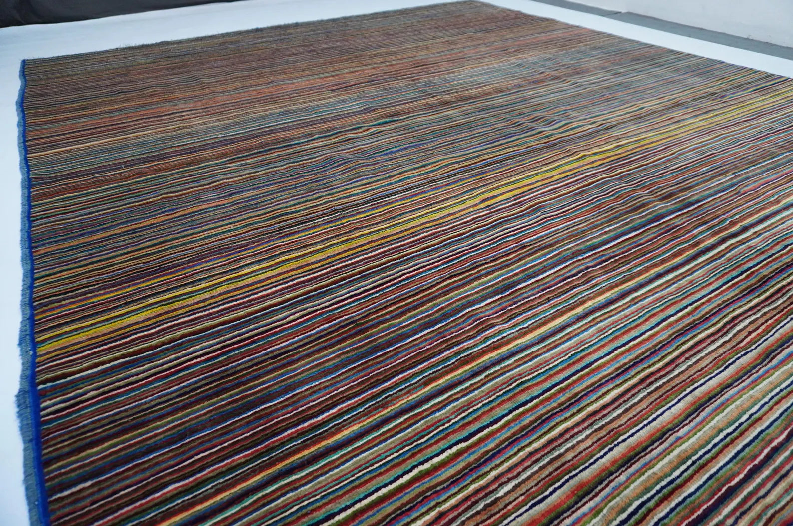 Lineora  8'6" × 11'4"