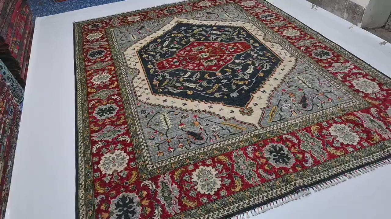 Velisar 7'11" × 9'8"