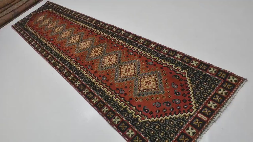 Tavrin 2'7" × 10'3"