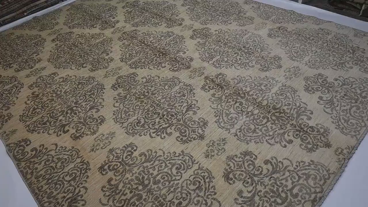 Elvior 9’3” × 11’9”