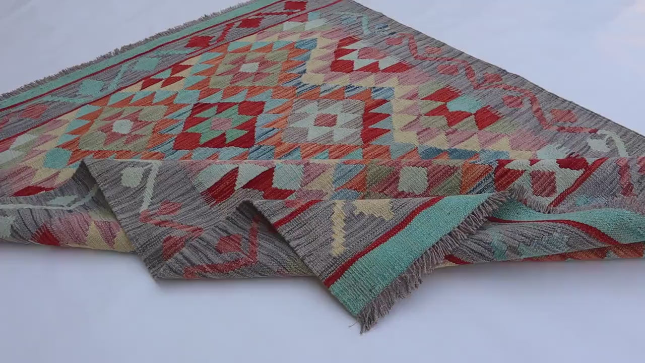 Solmara 4'2" × 5'9"