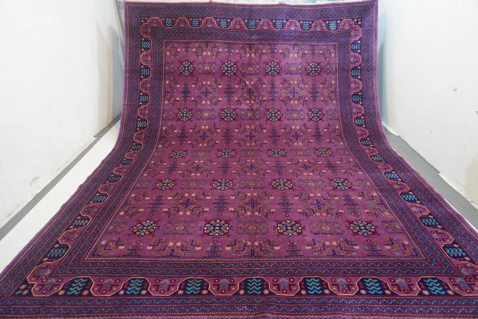 Regaliaa  9’8” × 12’6”