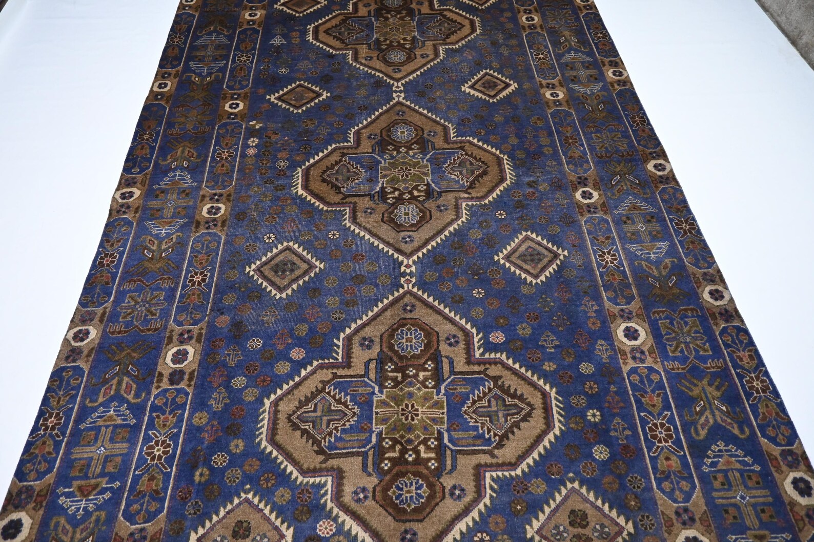 Azmir 5’10” × 9’9”