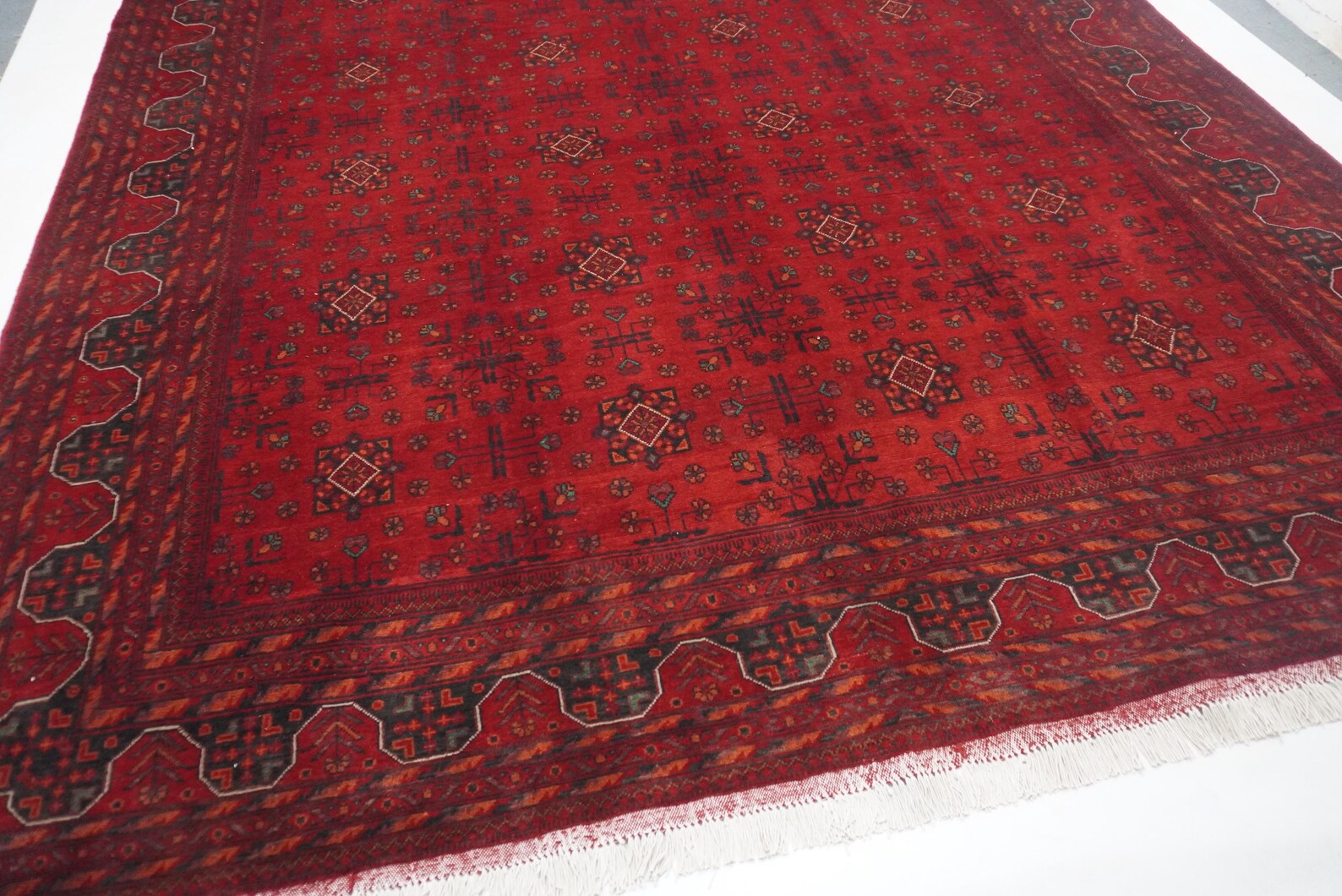 Vermilux  9’3” × 11’6”