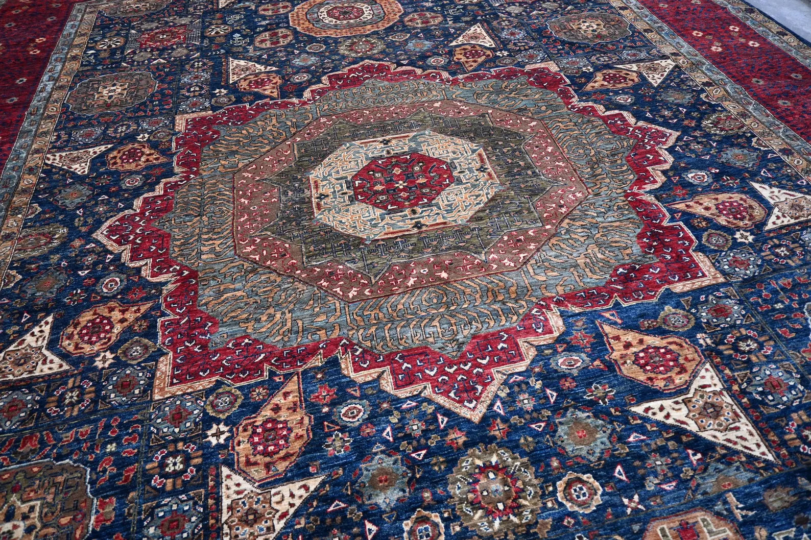 Darvian 12’9” × 16’7”