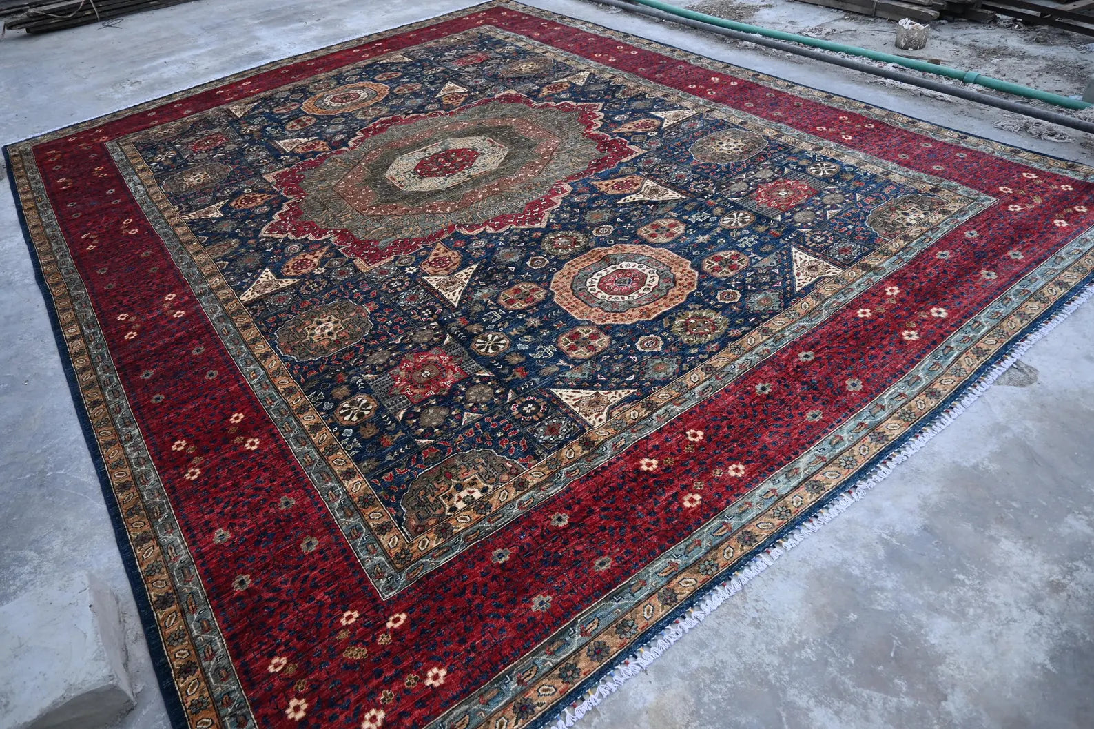 Darvian 12’9” × 16’7”