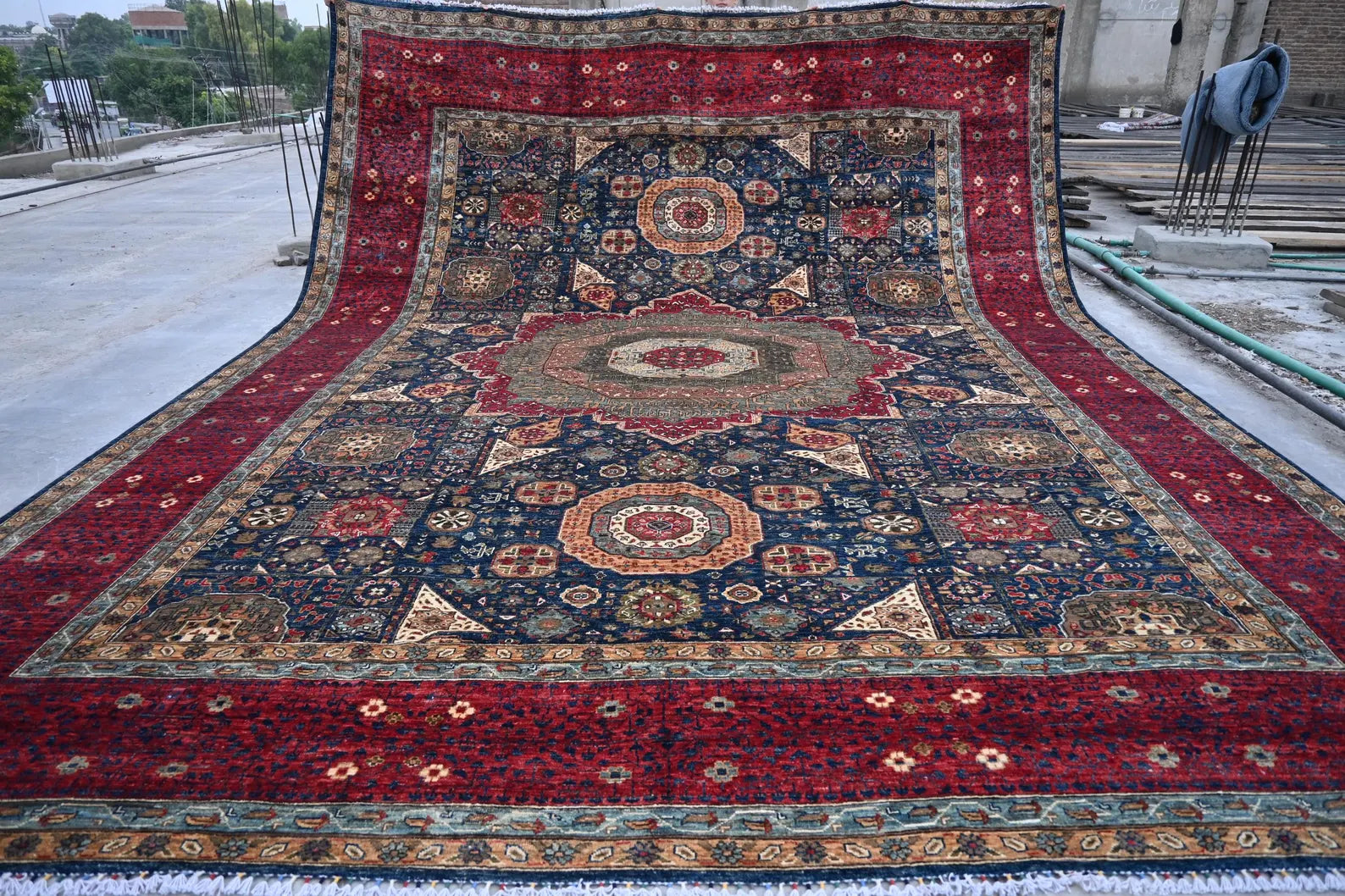 Darvian 12’9” × 16’7”