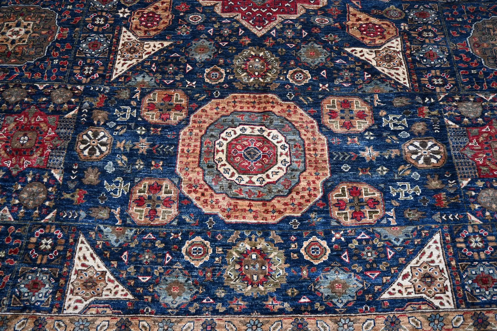 Darvian 12’9” × 16’7”